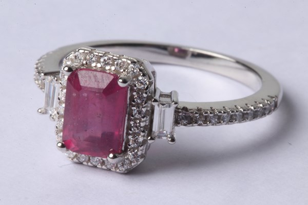 Lot 1072 - SILVER RUBY RING