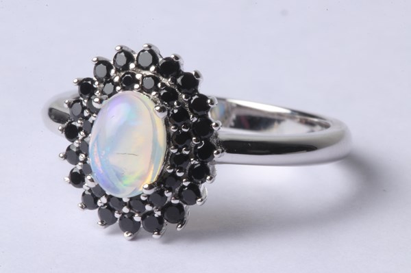 Lot 1073 - SILVER RING