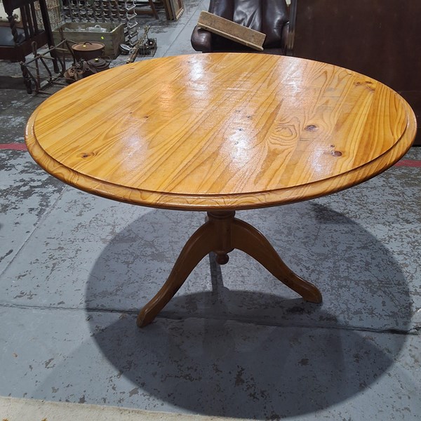 Lot 38 - DINING TABLE