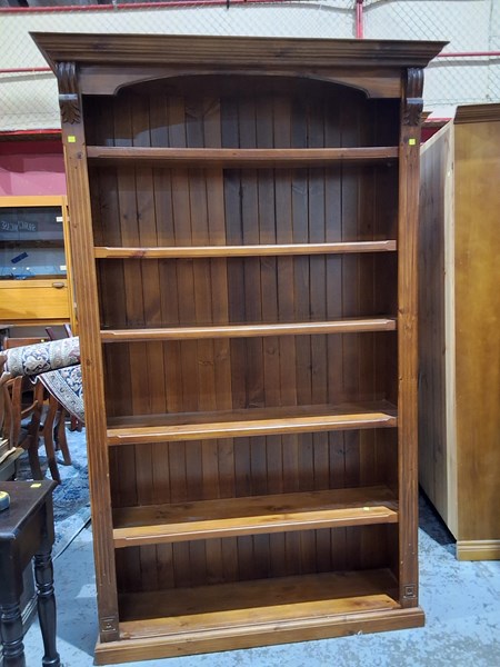 Lot 158 - BOOKSHELF