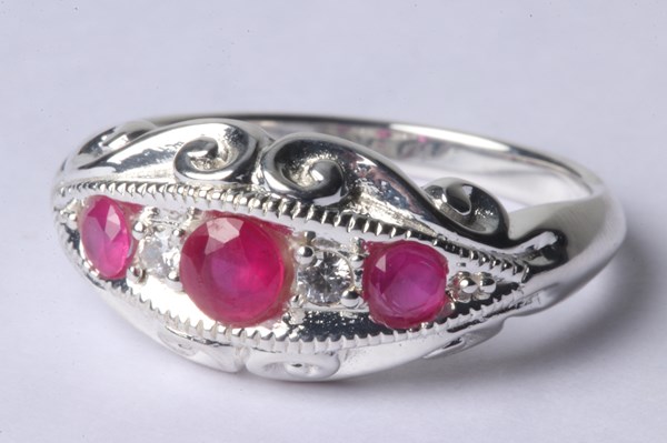 Lot 1074 - SILVER RING