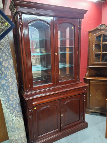 Lot 67 - DISPLAY CABINET