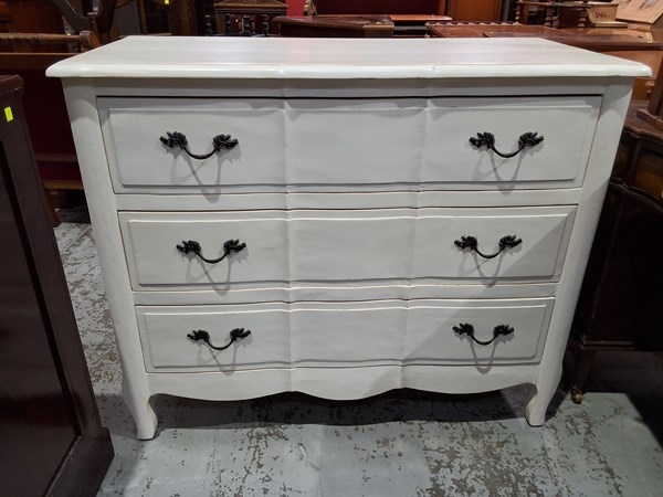 Lot 154 - CHEST OF DRAWERS