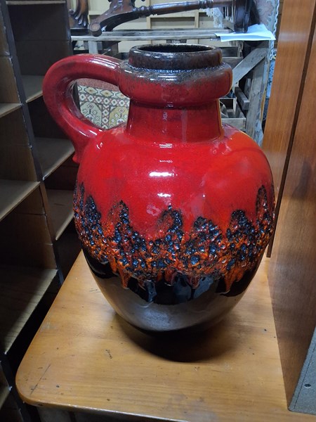 Lot 383 - VASE