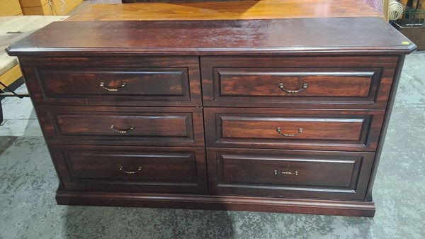 Lot 265 - SIDEBOARD CHEST