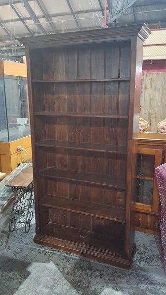 Lot 211 - BOOKSHELF