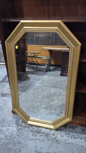 Lot 172 - WALL MIRROR