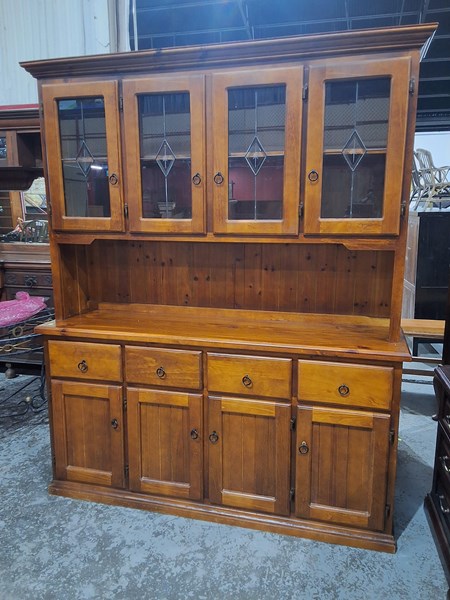 Lot 209 - KITCHEN BUFFET