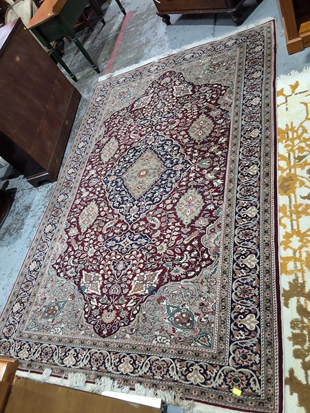 Lot 305 - RUG