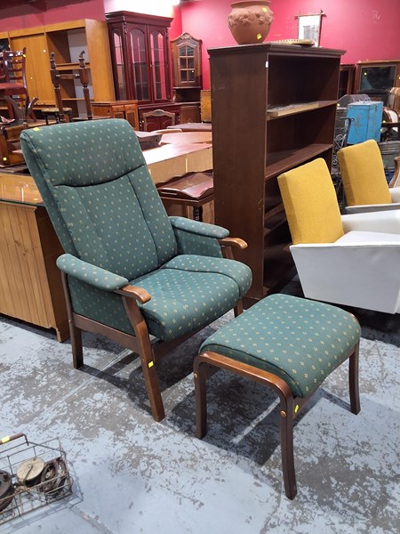 Lot 154 - RECLINER