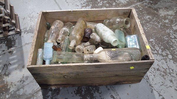 Lot 208 - BOX O BOTTLES