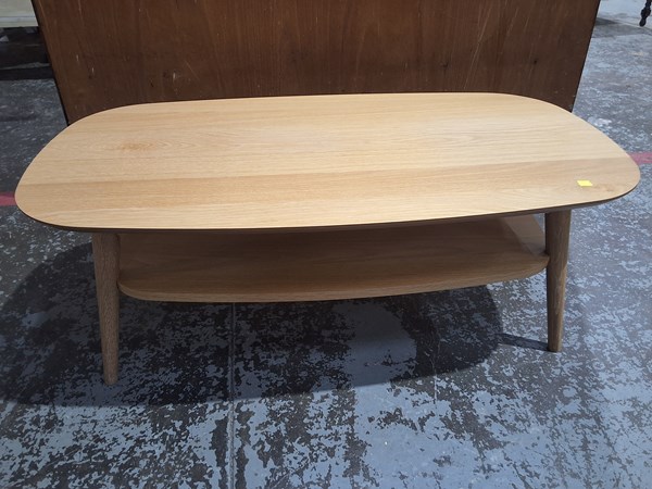 Lot 135 - COFFEE TABLE