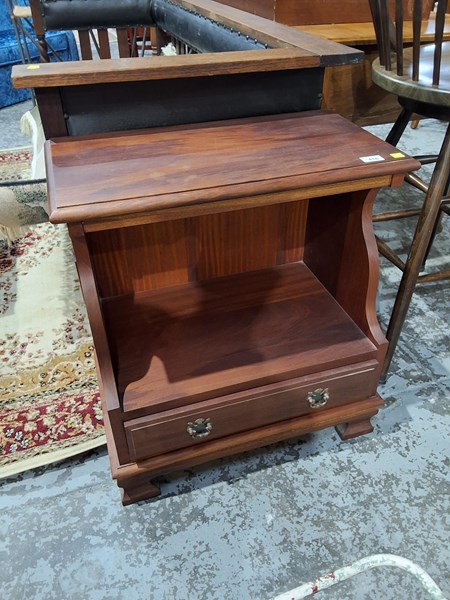 Lot 185 - BEDSIDE TABLE