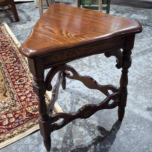 Lot 150 - SIDE TABLE