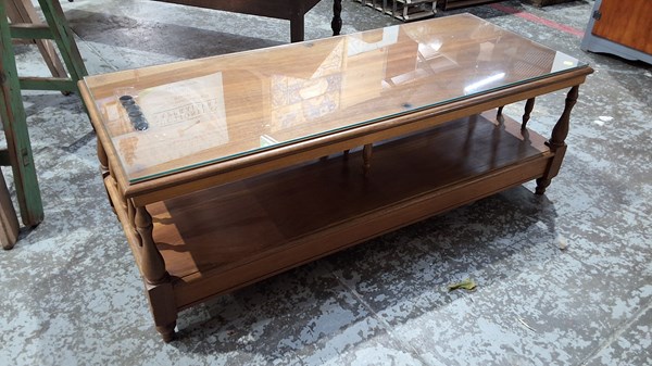 Lot 191 - COFFEE TABLE