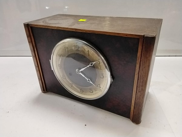 Lot 1266 - CLOCK