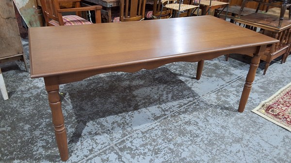 Lot 131 - DINING TABLE