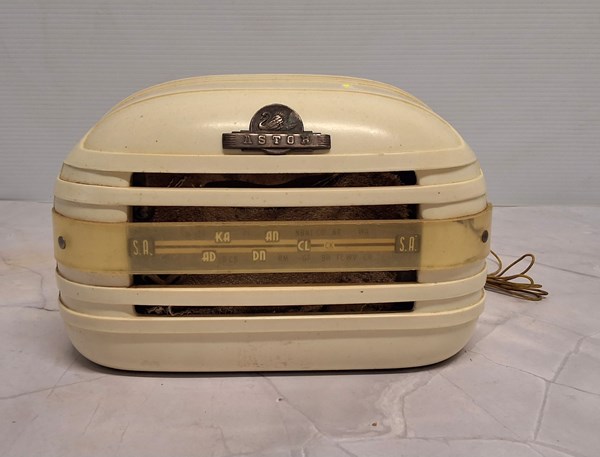 Lot 1305 - VINTAGE RADIO