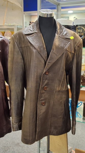 Lot 1395 - LEATHER JACKET