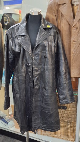 Lot 1396 - LEATHER COAT