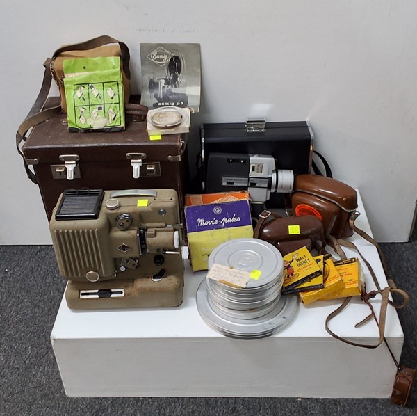 Lot 1455 - PROJECTOR AND CAMERAS