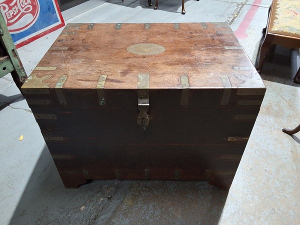 Lot 369 - HARDWOOD CHEST