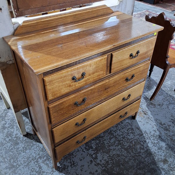 Lot 181 - CHEST OF DRAWERS