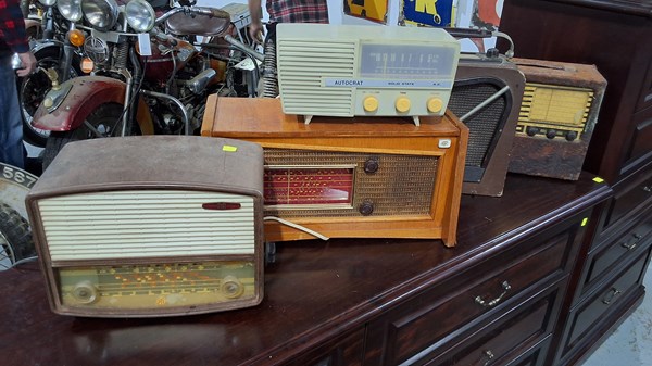 Lot 266 - RADIOS