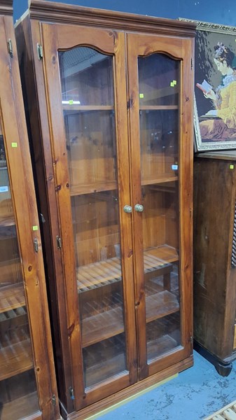 Lot 107 - DISPLAY CABINET