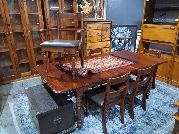 Lot 113 - DINING SUITE