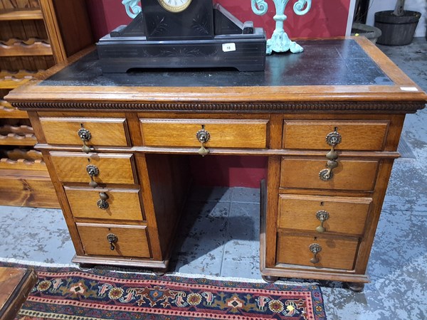 Lot 17 - OAK DESK