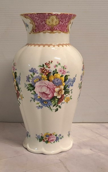 Lot 1217 - ROYAL ALBERT VASE