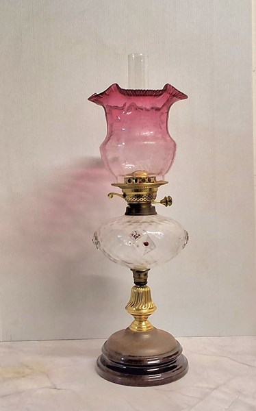 Lot 1359 - KEROSENE LAMP