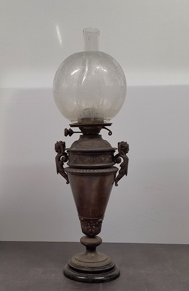 Lot 1134 - BANQUET LAMP