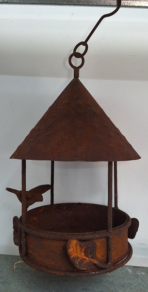 Lot 269 - BIRD FEEDER