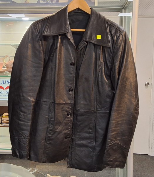 Lot 1389 - LEATHER JACKET