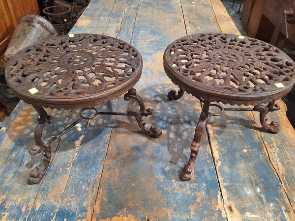 Lot 55 - TABLES