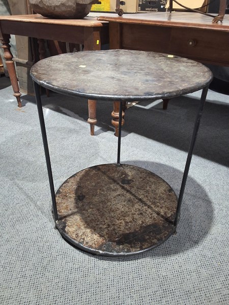 Lot 269 - TABLE