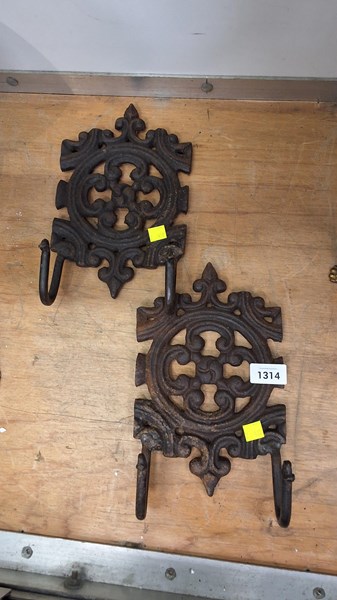 Lot 1314 - COAT HOOKS