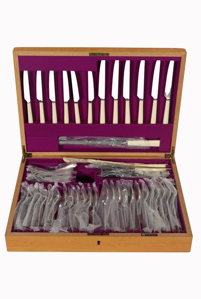 Lot 1248 - PRIDE CUTLERY CANTEEN