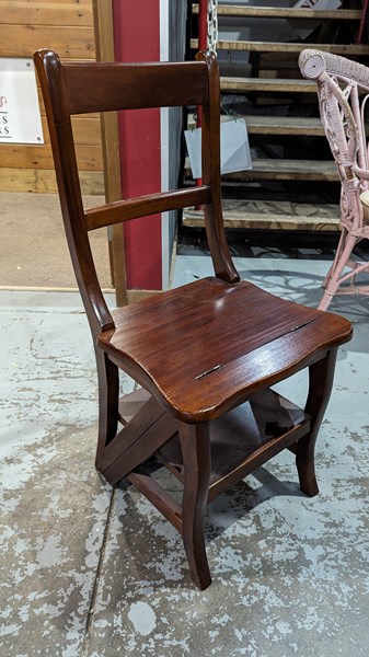 Lot 167 - LIBRARY CHAIR