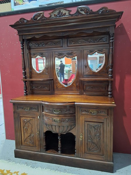 Lot 48 - SIDEBOARD