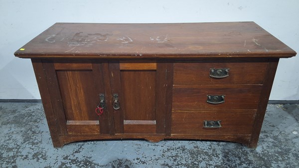 Lot 151 - SIDEBOARD