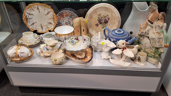 Lot 1188 - DECORATIVE CHINAWARE