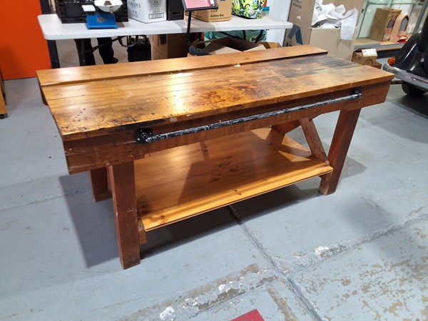 Lot 201 - WORKSHOP BENCH