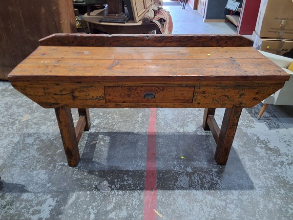 Lot 210 - WORKSHOP BENCH