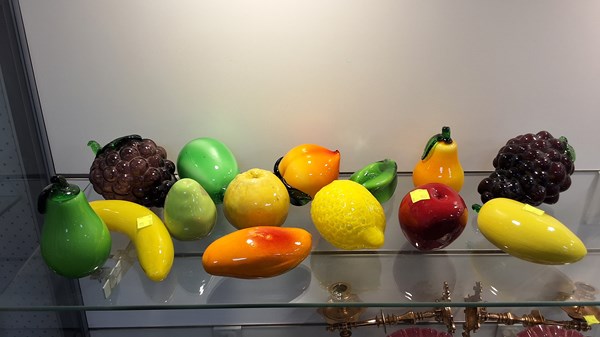 Lot 1334 - GLASS FRUITS