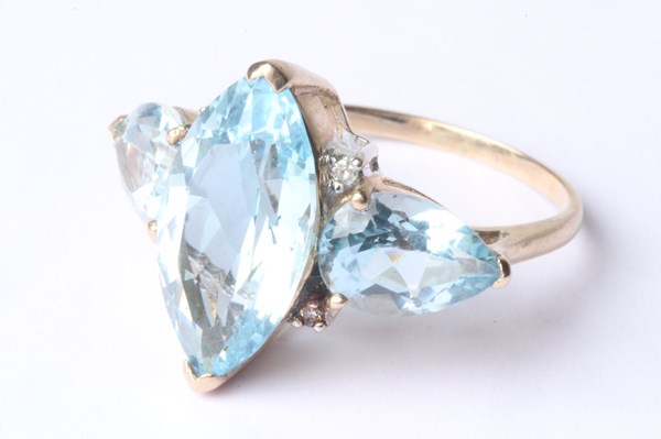 Lot 1013 - GOLD TOPAZ RING