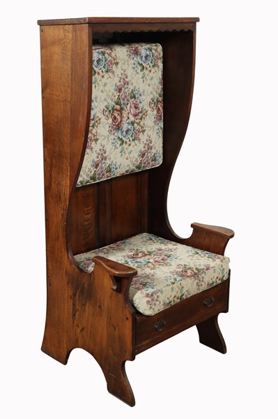 Lot 148 - LAMBING CHAIR