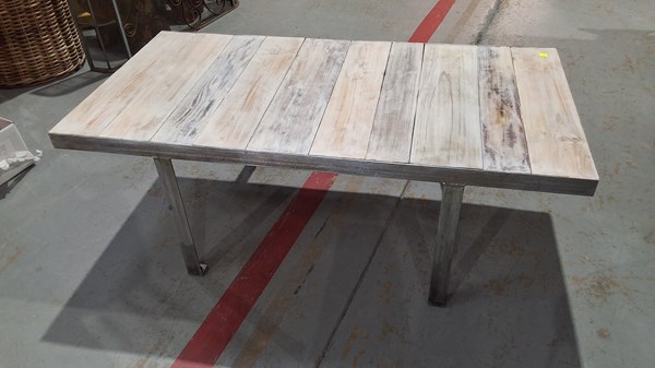 Lot 193 - COFFEE TABLE